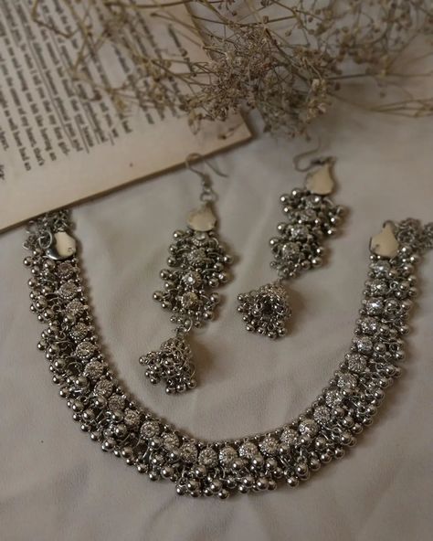 Rhinestone Chocker ✨️ Visit www.jewelsbymekk.com for order placements and more information. Oxidise Earrings, Indian Jewellery Aesthetic, Oxidised Anklets, Jhumkas Aesthetic, Indian Jewelry Silver, Stylish Jewelry Accessories, Vintage Indian Jewelry, Desi Jewelry, Jewelry For Wedding