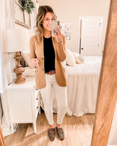 Pink Blazer Outfit Professional, Office Outfits With Blazer, Pink Blazer Business Casual, Pink Office Outfits Women, Pink Blazer Work Outfit, Pale Pink Blazer Outfit, Blush Pink Blazer Outfit, Pink Blazer Outfits For Women, Pink Blazer Outfit Work