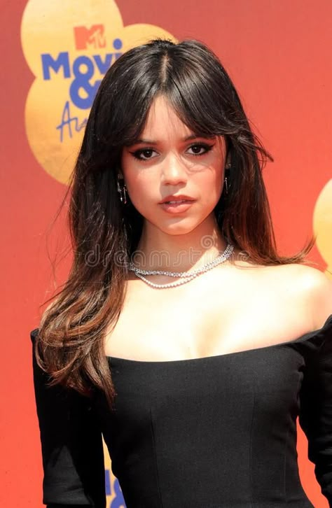 Jenna Ortega Hair, Easy Professional Hairstyles, Bangs With Medium Hair, Haircuts Straight Hair, Long Hair With Bangs, Short Hair With Bangs, Long Straight Hair, One Hair, Curtain Bangs