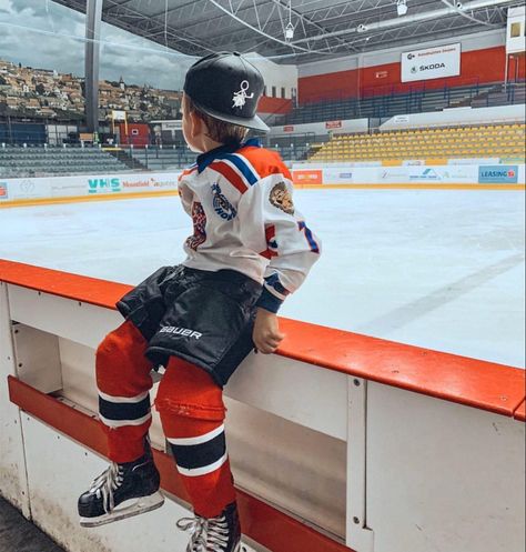 Hockey Mom Aesthetic, Hockey Boys Aesthetic, Catherine Cowles, Baseball Kids, Boys Hockey, Hockey Kids, Hockey Pictures, Hockey Clothes, Hockey Baby