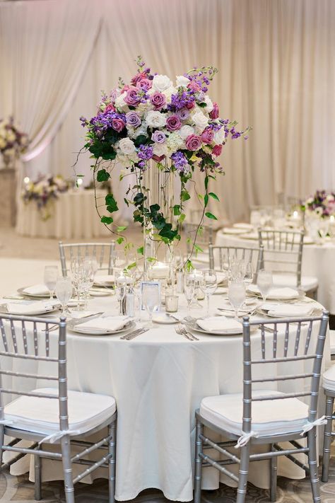 Wedding Centerpiece Inspiration - Photo: Kristen Weaver Photography Engagement Party Flowers, Wedding Dinner Table Setting, Wedding Reception Centerpiece, Purple Wedding Centerpieces, Light Purple Flowers, Tall Wedding Centerpieces, Violet Wedding, Elegant Wedding Reception, Wedding Reception Centerpieces