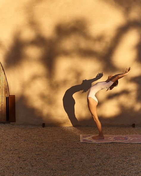 YIN  ☾YOGA MATS on Instagram: “Ardha Chakrasana 〰️ Half Wheel Pose 🌙 a warm up to strengthen the back and abdominals including the digestive and reproductive organs.…” Subtle Studios, Yoga Foto's, Yoga Shoot, Photo Yoga, Yoga Poses Photography, Yoga Ashtanga, Yoga Photoshoot, Home Yoga Practice, Yoga Studio Design