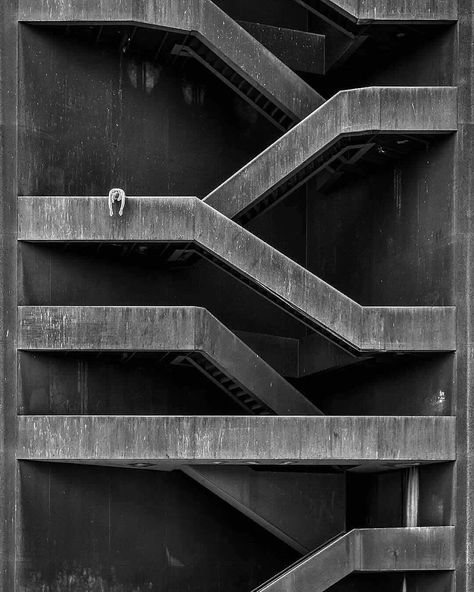 Brutalism Architecture, Brutalist Buildings, Brutalist Design, Minimal Photography, Brutalist Architecture, Brutalism, Apartment Building, Black And White Photography, Architecture Photography