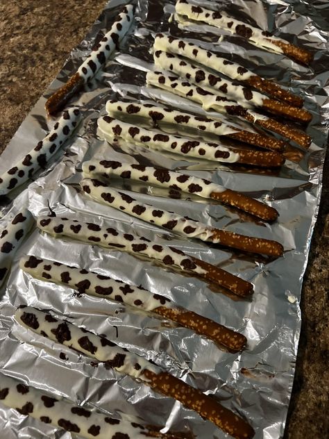 How To Make Cow Print Pretzel Rods, Cow Print Desserts, Cowboy Themed Birthday Party, Gourmet Candy Apples, Chocolate Cow, Gourmet Candy, 2nd Birthday Party Ideas, Cow Spots, Purple Cow