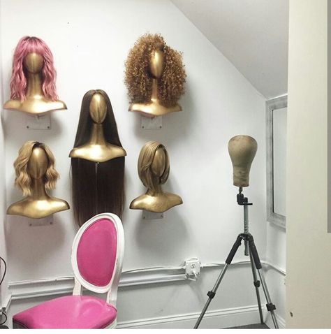 Wig Room Ideas At Home, Wig Boutique Ideas, Rich Off Hair Sign Fur, Wig Salon Ideas, Wig Room Ideas, Hair Store Decor, Wig Store Ideas, Hair Boutique Ideas, Wig Room