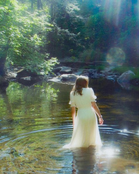 Light Woman Aesthetic, Ethereal Nature Photography, Dreamy Photography Aesthetic, Dreamy Photography Nature, Dreamy Photoshoot Aesthetic, Water Fairy Aesthetic, Light Photography Aesthetic, Ethereal Poses, Water Senior Pictures