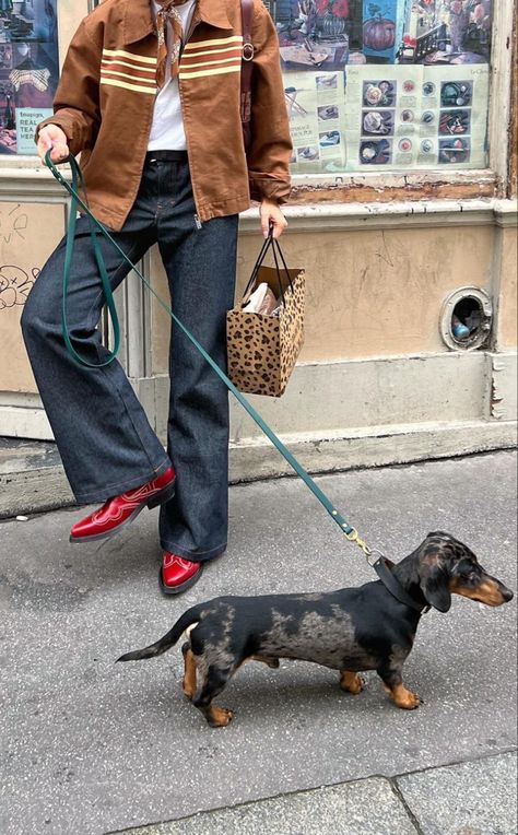 Jeans Cowboy Boots, Cowboy Boots Outfit Winter, Cowboy Boots Street Style, Red Cowboy Boots Outfit, Short Cowboy Boots, Red Cowboy Boots, Fall Boots Outfit, Winter Boots Outfits, Ootd Fall