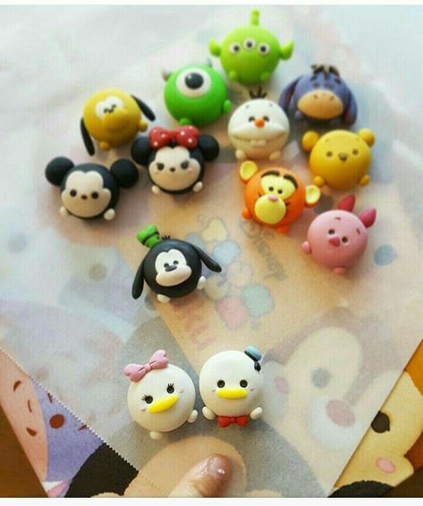 Disney Polymer Clay Ideas, Disney Clay Charms, Polymer Clay Disney, Easy Clay Sculptures, Crea Fimo, Polymer Clay Kawaii, Clay Keychain, Clay Magnets, Polymer Clay Figures