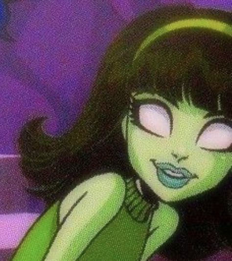 scarah screams matching pfp icon monster high (2/2) Sarah Screams Icon, Monster High Matching Pfp For 2, Monster High Pfp Aesthetic, Scream Match Pfp, Matching Pfps Monster High, Monster High Profile Pics, Monster High Aesthetic Pfp, Dark Cartoon Characters, Scarah Screams Icon