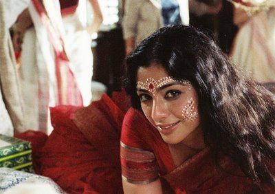 Face Paint and Bindis | Big Fat Indian Wedding Bollywood Vintage, Mira Nair, The Namesake, Bengali Bride, Retro Bollywood, Bengali Wedding, Big Fat Indian Wedding, Indian Photoshoot, Vintage Bollywood