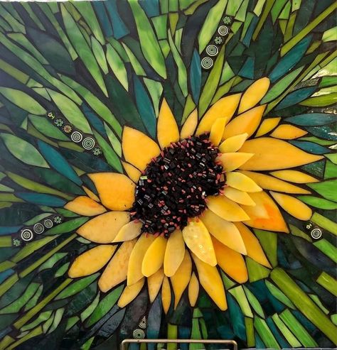 Makers Market Ideas, Mosaic Garden Ideas, Tiles Australia, Mosaic Sunflower, Stained Glass Stepping Stones, Glass Stepping Stones, Mosaic Art Ideas, Sunflower Mosaic, Outdoor Mosaic