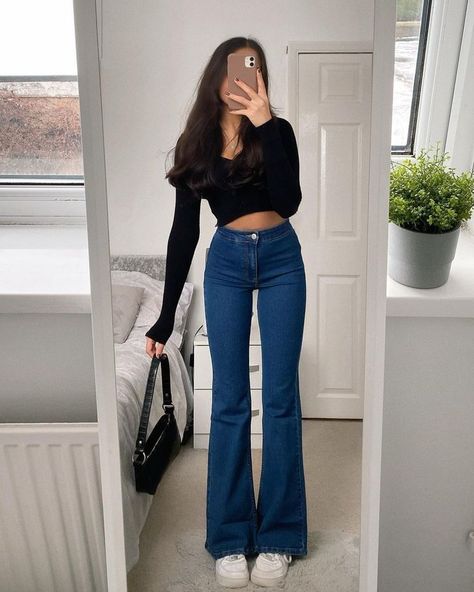 Bell Bottom Leggings Outfits, Fall Outfits Dresses, Fall Outfit Trends, Neutral Fits, Outfits 2023 Fall, Fall Outfit Aesthetic, Aesthetic Fall Outfits, Bell Bottoms Outfit, Fall Outfits 2023