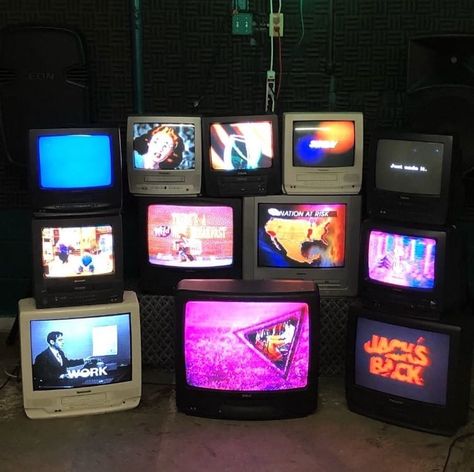 Old Tvs Stacked, Stacked Tvs Aesthetic, 90s Set Design, Stacked Tvs, Projection Aesthetic, Tv Static, Vintage Television, 3d Landscape, Tv Display