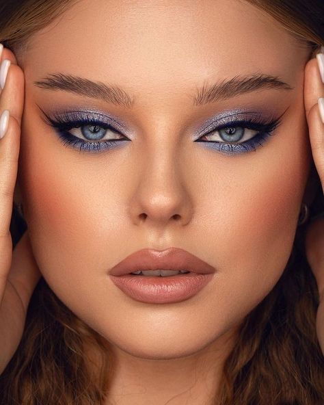 Navy Blue Dress Makeup, Neon Prom Dresses, Maquillage On Fleek, Cute Eyeshadow Looks, Mode Editorials, Prom Makeup Looks, Formal Makeup, Braut Make-up, Glam Look