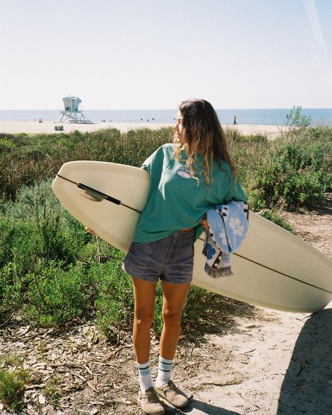 Surfer Girl Aesthetic Outfit, Surf Style Outfits, Surf Girl Outfits, Surf Girl Aesthetic, Surfer Clothes, Surfer Girl Outfits, Beachy Clothes, Surfer Girl Aesthetic, Surfer Aesthetic