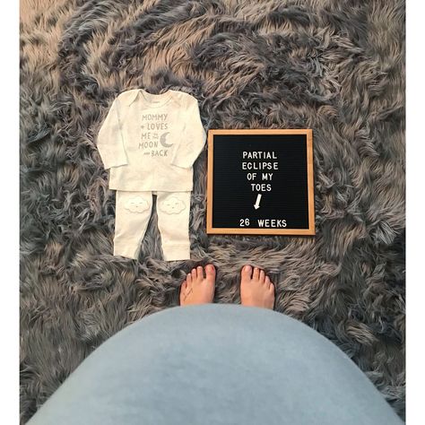 Half Way Through Pregnancy Pictures, 3rd Trimester Photo Ideas, Bump Picture Ideas, 20 Week Pregnancy Photos, Pregnancy Letter Board, Funny Maternity Photos, Weekly Pregnancy Photos, Bump Progression, 10 Weeks Pregnant