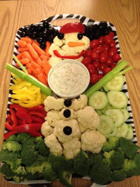 Snowman veggie tray Christmas Tree Veggie Tray, Christmas Veggie, Christmas Veggie Tray, Dip Party, Charcuterie Boxes, Christmas Party Snacks, Healthy Snack Alternatives, Kids Vegetables, Vegetable Tray