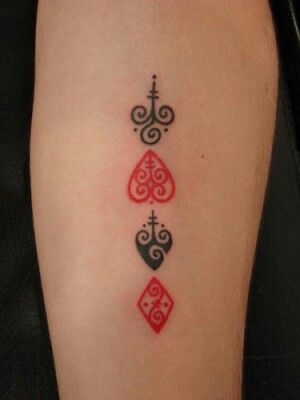 Club playing card suit tattoo Playing Card Tattoos, Vegas Tattoo, Club Tattoo, Card Tattoo Designs, Geniale Tattoos, Gambling Tattoo, Card Tattoo, Neck Tattoo, A Tattoo