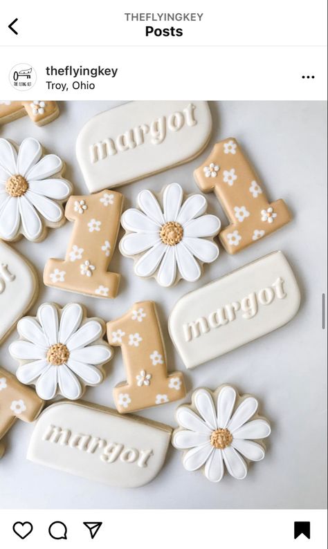 First Birthday Cookies, Flower Birthday Party, Idee Babyshower, Daisy Party, Baby Birthday Themes, Food Summer, Lake Food Ideas Summer, One Year Birthday, Food Ideas Summer