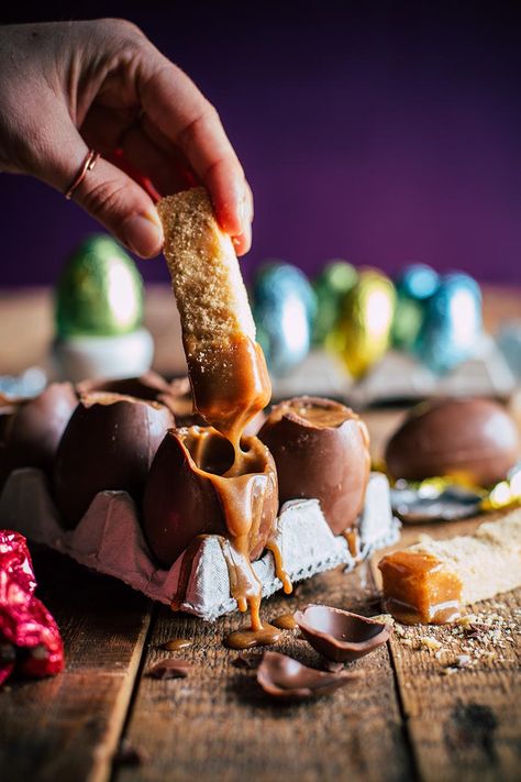 Millionaire Shortbread Easter Eggs Easter Egg Dessert, Best Easter Recipes, Brownie Vegan, Easter Egg Filling, No Egg Desserts, Short Bread, Millionaire Shortbread, Easter Brunch Food, Cake Pop Recipe