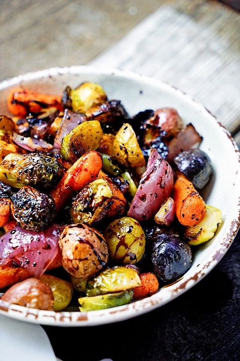 Easy Roasted Vegetables with Honey and Balsamic Syrup Roasted Winter Vegetables, Easy Roasted Vegetables, Honey Walnut, Apple Vinegar, Honey Balsamic, Roasted Root Vegetables, Vinegar And Honey, Balsamic Reduction, Winter Vegetables