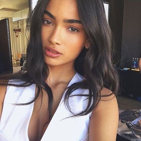 Female Cast - Kelly Gale - Wattpad Simple Girls Hairstyles, Rania Benchegra, Kelly Gale, Hairstyles Design, High Cheekbones, Graduation Hairstyles, Australian Models, Best Beauty Tips, Brunette Girl