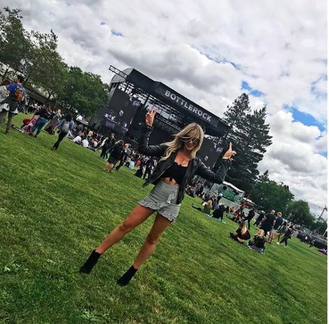 Bottlerock Napa Fashion Festival Style, Bottle Rock Napa Outfit, Bottlerock Outfits, Bottlerock Napa Fashion, Napa Outfit, Ballon Festival, Napa Valley Style, The English Beat, Fest Outfits