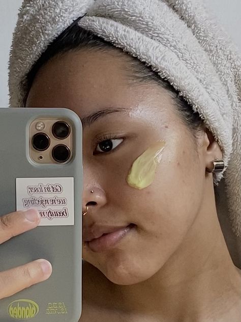 Skin Aethstetic, 2023 Vision Board Clear Skin, Clear Skin Aethstetic Vision Board, Clear Skin Aethstetic, Girl Doing Skincare Aesthetic, Clear Skin Manifest Aesthetic, Clean Girl Aesthetic Black Women Skincare, Clear Skin Routine, Selfcare Routine