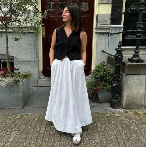 I've Done the Research—These Are the 6 Best Trainers to Wear With Skirts Camille Charriere, How To Wear Sneakers, Classic Skirts, Converse Style, Slip Skirt, White Skirt, Summer Beauty, Music Fashion, Best Sneakers