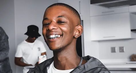 Maglera Doe Boy Biography, Age, Girlfriend, Real Name, Net worth – Tokelo Moyakhe born August 3, 1993 better known by his stage name Maglera Doe Boy or Maglera is a South African Rapper and composer. Wiki Name: Tokelo Moyakhe Date of Birth: August 3, 1993 Wife: Not married Nationality: South African Occupation: Rapper, Songwriter Net … 

The Post Maglera Doe Boy Biography: Age, Girlfriend, Real Name, Net Worth first appeared on Naija News 247 Doe Boy, Artists Music, Celebrity Biographies, Date Of Birth, Stage Name, South African, Net Worth, Songwriting, Celebrities