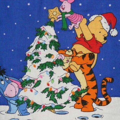 Winnie The Pooh Christmas Wallpapers Aesthetic, Christmas Wallpaper Winnie The Pooh, Winnie The Pooh Christmas Wallpapers, Christmas Cartoon Aesthetic, Christmas Wallpaper Cartoon, Cartoon Christmas Wallpaper, Christmas Wallpaper Disney, Vintage Christmas Cartoon, Christmas Pooh Bear