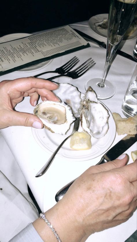 Oysters Wedding, Oyster Aesthetic, Oysters Aesthetic, Oysters Champagne, Champagne And Oysters, Hippo Photography, Oysters And Champagne, Caviar Bar, Hospitality Marketing