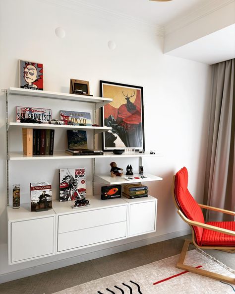 Burak AYDIN | It is not a vitsoe 606. It is a ikea hack, combination boaxel and eket. #vitsoe606 #vitsoe #ikea #ikeahack #boaxel #eket #homeoffice… | Instagram Boaxel Ikea Ideas Books, Eket Drawers Hack, Ikea Eket Tv, Boaxel Office, Ikea Boaxel Living Room, Ikea Boaxel Hacks, Eket Hack Ikea, Ikea Eket Bookshelf, Ikea Eket Ideas