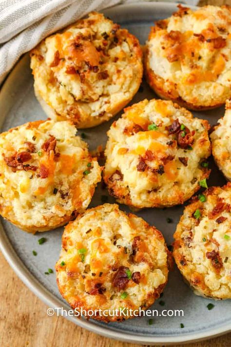 Loaded Mashed Potato Cups Mashed Potato Cups, Mashed Potato Pancakes Recipe, Potato Cups, Tasty Potato Recipes, Pork Chops And Gravy, Potato Muffins, Loaded Mashed Potatoes, Recipes Pork, Bacon And Cheese