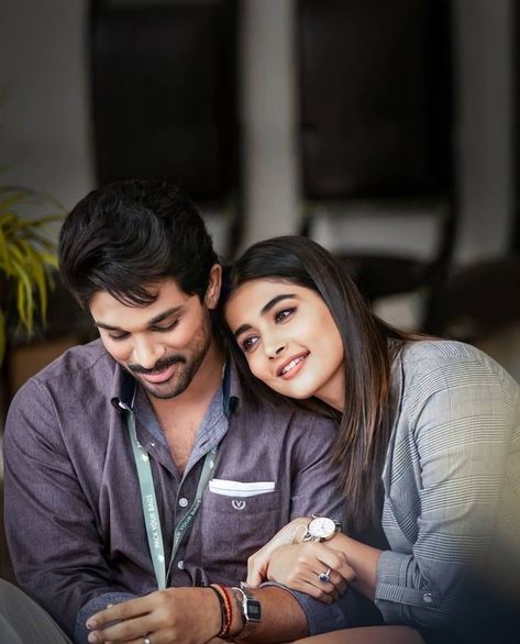 South Indian Love Couple Pic, Ala Vaikunthapurramuloo, Telugu Moral Stories, Dj Movie, Allu Arjun Wallpapers, Romantic Couple Images, Love Couple Images, Movie Pic, Pooja Hegde