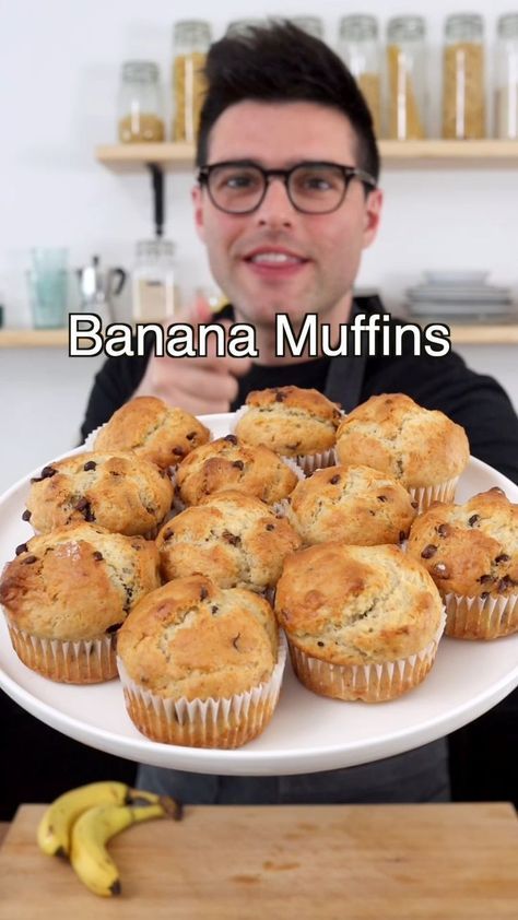 Easy Zucchini Muffins, Quick Breakfast On The Go, Muffin Vegan, Vegan Banana Muffins, Vegan Baking Recipes, Banana Muffin Recipe, Simple Pantry, Banana Bread Muffins, Plant Based Cookbook