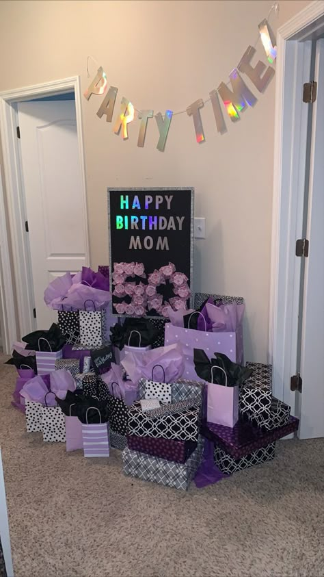 Best Birthday Presents For Mom, Birthday Presents Ideas For Mom, 50 Presents For 50th Birthday Mom, 50th Surprise Birthday Party Mom, Gift A Day Birthday, Surprise Mom Birthday Ideas, Numbered Gifts For Birthday, A Gift A Day For Birthday, Birthday Presents For Boyfriend 18th