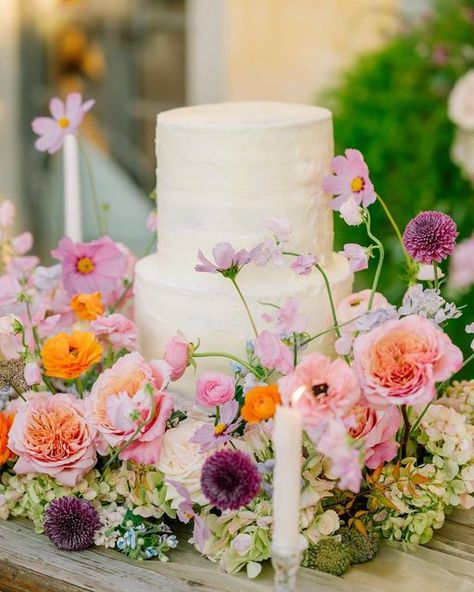 Cake Meadow Flowers, Shayla Wedding, Wedding Cake Flowers Simple, Cake Meadow, Fairytale Wedding Cake, Vale Wedding, Fairy Tale Wedding Cake, Pastel Wedding Cakes, Centerpiece Inspiration