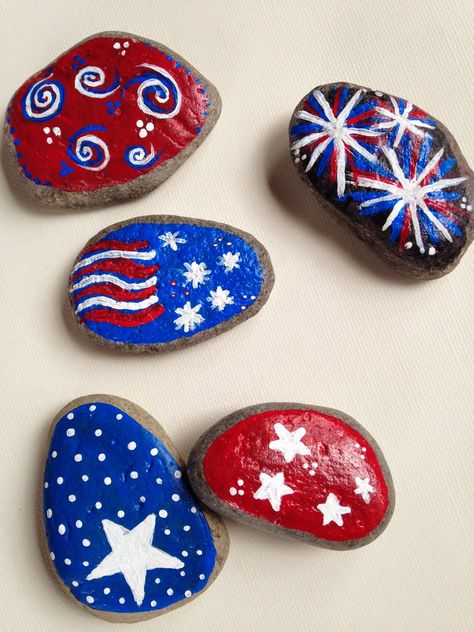 4th July Crafts, Patriotic Crafts, 4th Of July Decorations, July Crafts, Rock Painting Designs, 자수 디자인, Stone Crafts, Rock Painting Art, 4th Of July Party