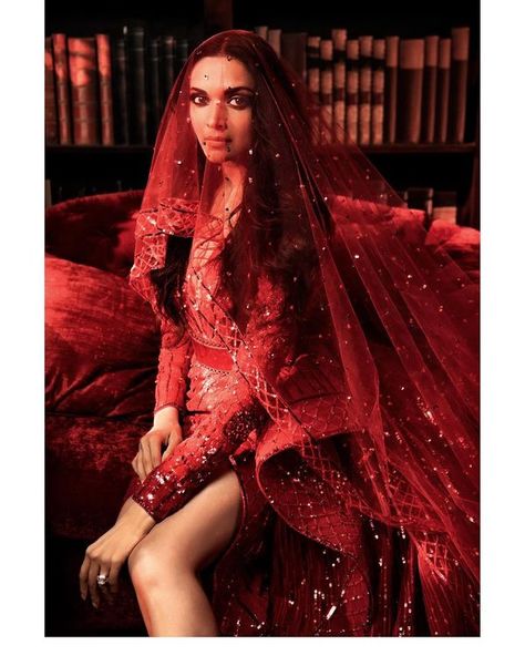 Here's A Throwback To Deepika Padukone's Inspirational Bridal Looks Wedding Reception Gowns, भारतीय दुल्हन संबंधी, Dipika Padukone, Deepika Padukone Style, Reception Gown, Bollywood Style, Ranveer Singh, Couture Wedding, Desi Fashion