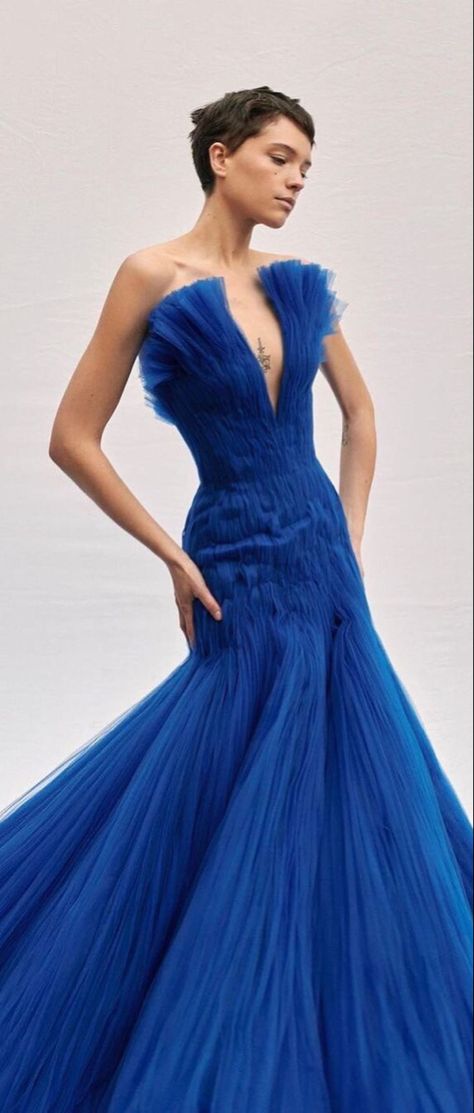 Powerful Women Fashion, Blue Couture, Couture Dress, Dream Wedding Ideas Dresses, Miss Dress, Evening Dresses Elegant, Couture Gowns, Glam Dresses, Gorgeous Gowns