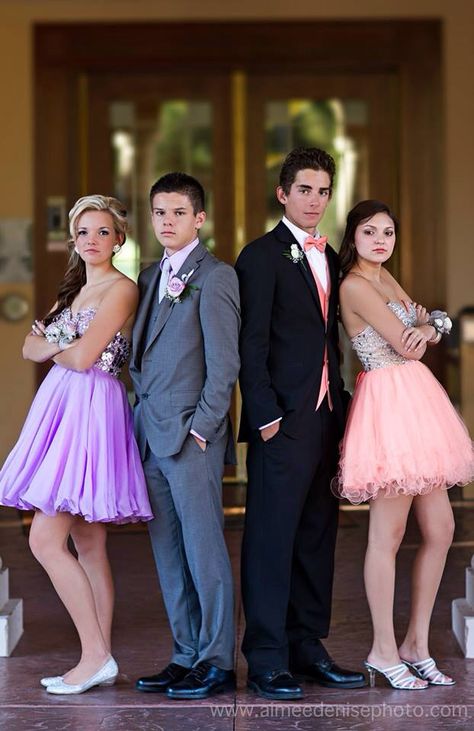 Homecoming Dance Photo Ideas, Hoco Photography Poses, Home Coming Photo Ideas, Hoco Photo Ideas Group, Homecoming Group Pictures Friends, Prom Pic Ideas With Guy Friend, Friends Homecoming Pictures, Hoco Poses With Guy Friend, Homecoming Poses With Date Photo Shoot