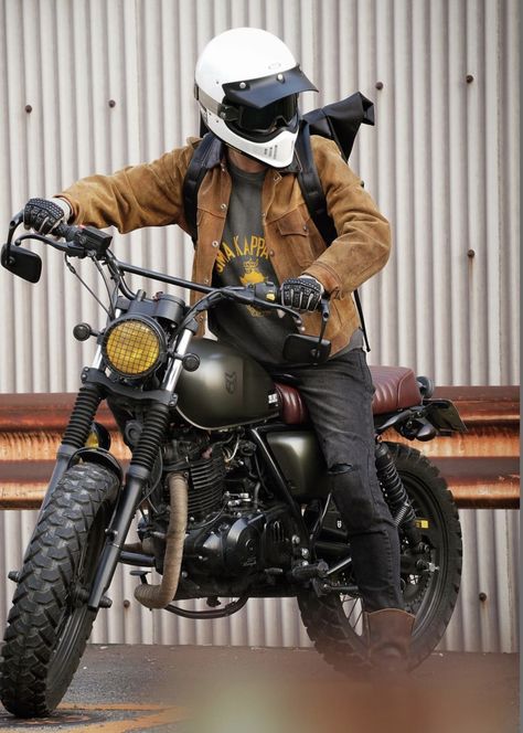 Motor Scrambler, Adventure Bike Motorcycles, Brat Bike, Cafe Racer Moto, Bike Outfits, Biker Photography, Scrambler Custom, Boy Bike, Мотоциклы Cafe Racers