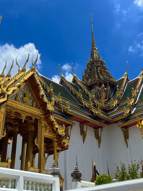 Thailand summer aesthetic travel asia beach Grand Palace Thailand, Thai Aesthetic, Thailand Aesthetic, Thailand Trip, Grand Palace, Se Asia, Travel Asia, I Want To Travel, Spring Aesthetic