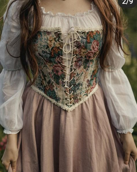 Faire Outfit, Ren Faire Outfits, Fair Outfit, Fair Outfits, Fest Outfits, Floral Bustier, Mode Hippie, Corset Outfit, Ren Fair