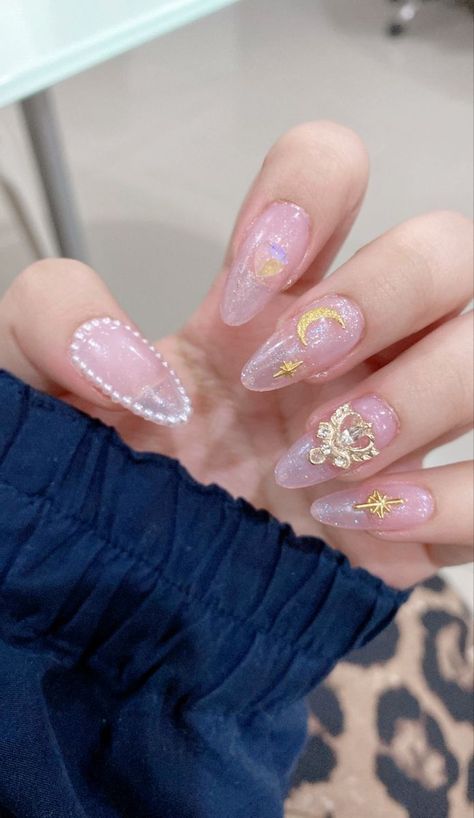 Sailor Moon Clothes Inspired Outfits, Korean Nail Charms, Sailor Moon Nails Simple, Sailor Moon Themed Nails, Sailor Moon Acrylic Nails, Nail Sets Almond, Sailor Moon Nails Acrylic, Korean Pink Nails, Sailor Moon Nails Design