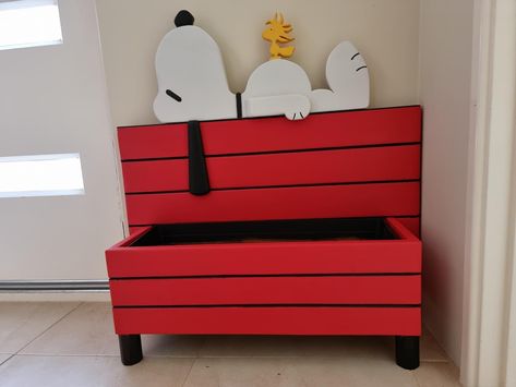 Snoopy Room Ideas, Snoopy Furniture, Snoopy Baby Room, Snoopy Bedroom, Snoopy Nursery, Snoopy Room, Snoopy Classroom, Snoopy Birthday Party, Snoopy Dog House