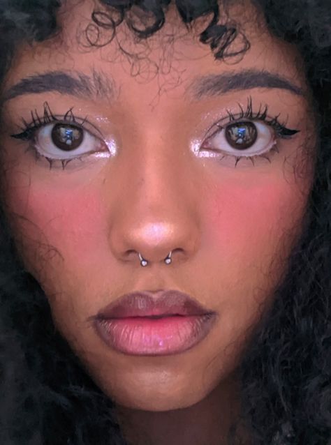 Snug Septum Piercing, Dainty Septum Piercing, Tiny Septum Piercing, Septum Piercing Aesthetic, Small Septum Piercing, Small Septum, Dream Piercings, Septum Nose Piercing, Makeup Clean