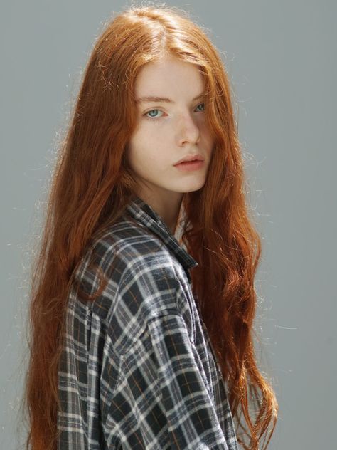 Kore Ulzzang, Ginger Girls, Long Red Hair, Linda Evangelista, Claudia Schiffer, Christy Turlington, Female Portraits, Redhead Girl, Hair Reference