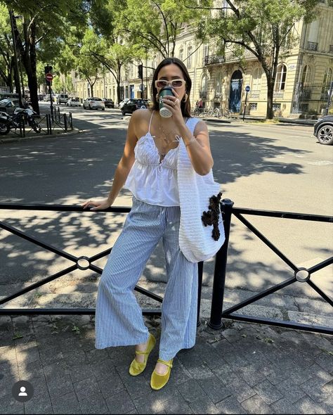 Classy Boho Fashion, Australia Summer Outfits, Styling Flats, Paris Fashion Summer, Paris Summer Outfits, Styling Pants, Scandi Summer, Nyc Outfits, Summer Style Guide